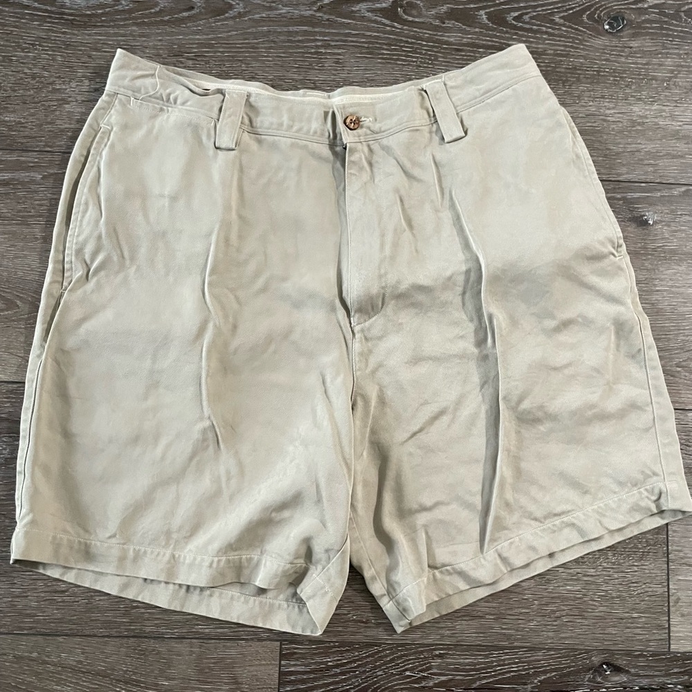 Tommy Bahama 100% Silk Shorts Size‎ 36 Color Tan